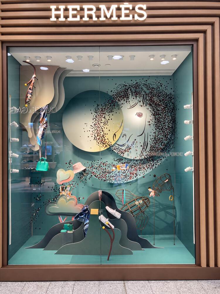 Vitrine Hermès au décor marin
