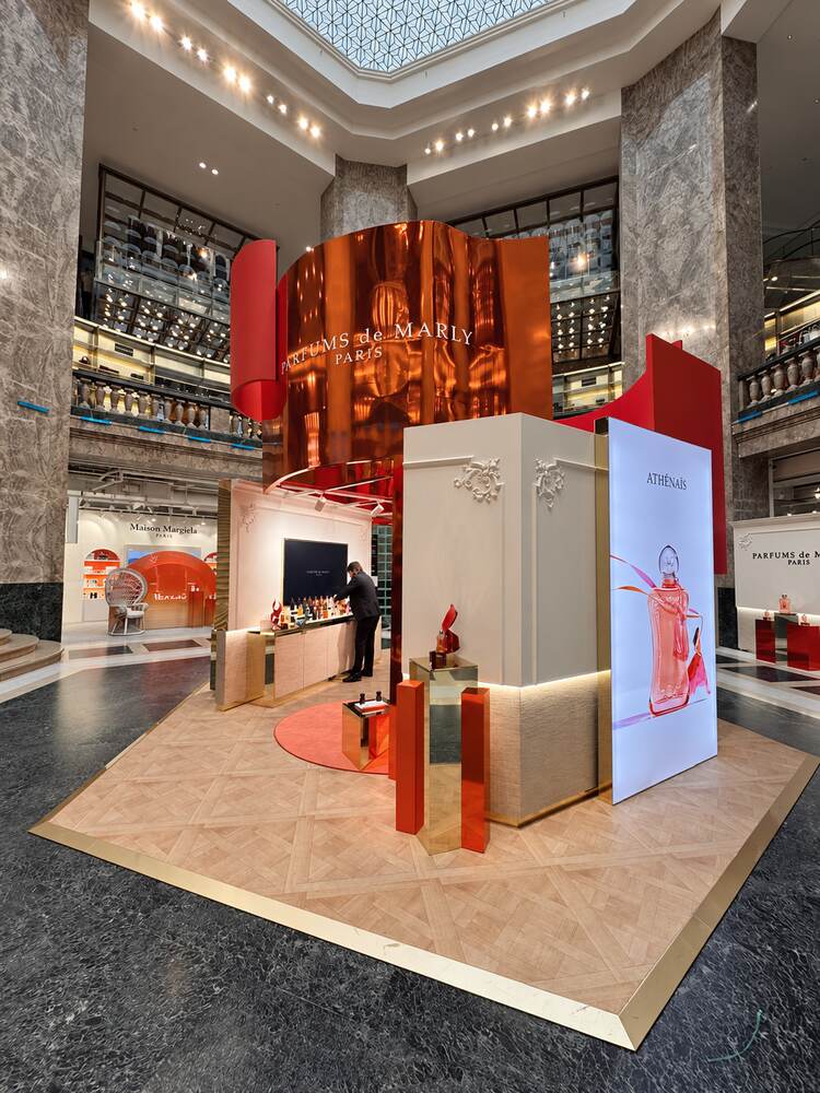 Stand de marque sous la coupole d'un grand magasin